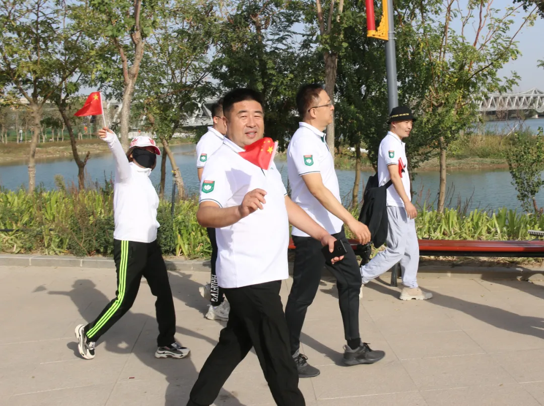 逐梦未来 永不止步”——慧尔集团工会开展徒步团建活动(图8)