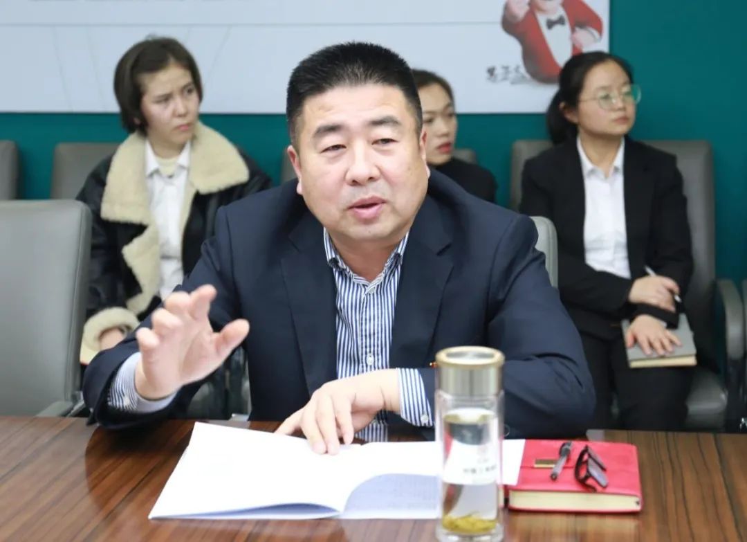 慧尔集团组织学习全国“两会”精神(图2)