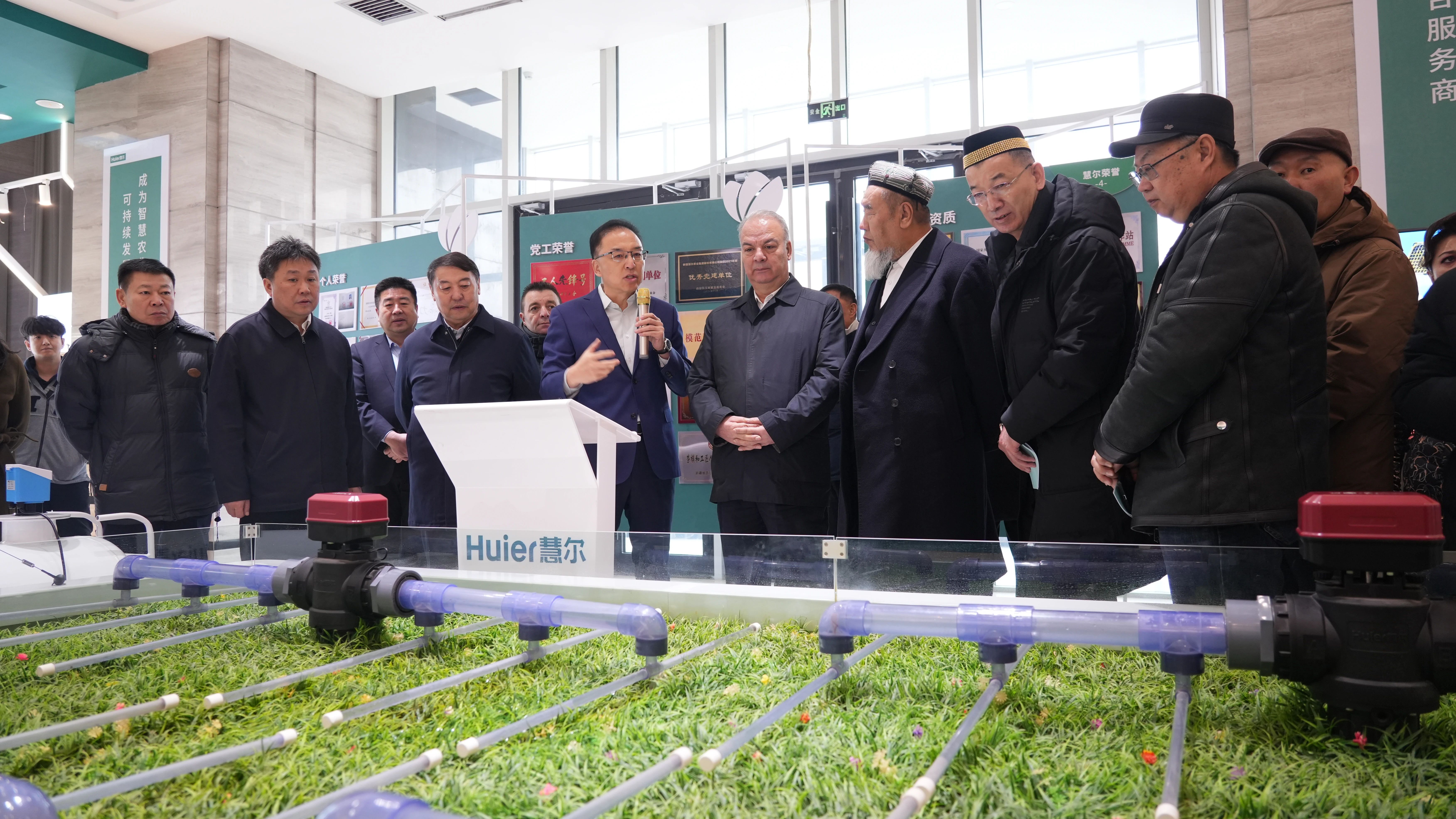 知情明政 履职尽责丨部分住疆全国政协委员到慧尔农业集团开展学习考察(图2)