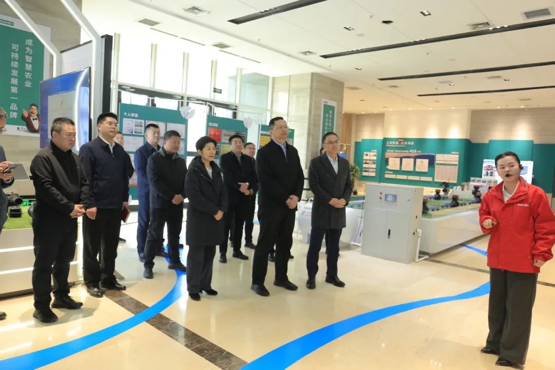 伊犁州党委常委、组织部部长李荣年一行到慧尔农业集团考察调研(图1)