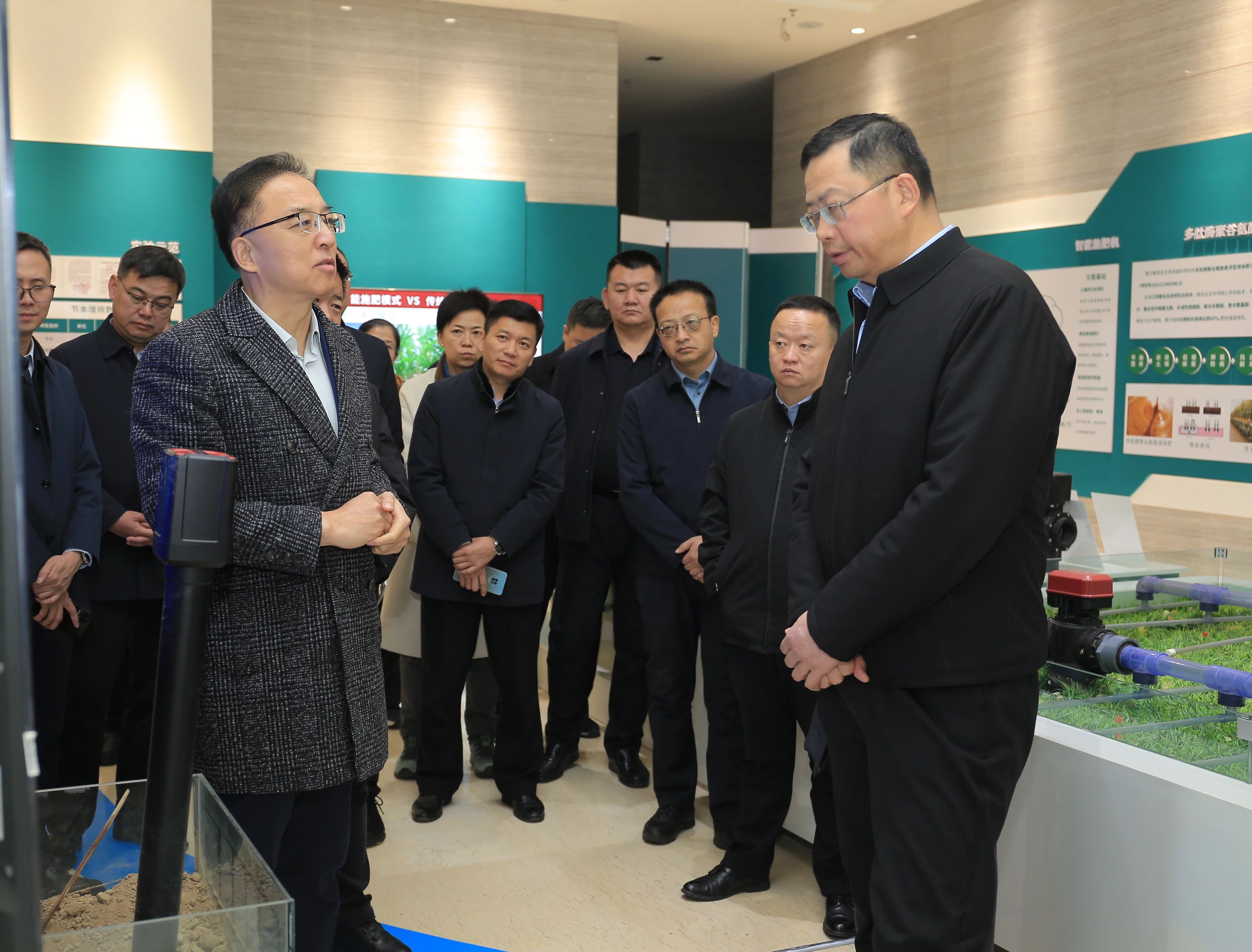 伊犁州党委常委、组织部部长李荣年一行到慧尔农业集团考察调研(图3)