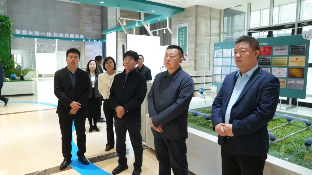深化合作谋发展 | 甘肃省瓜州县委副书记陈玮一行到慧尔农业集团考察调研(图1)