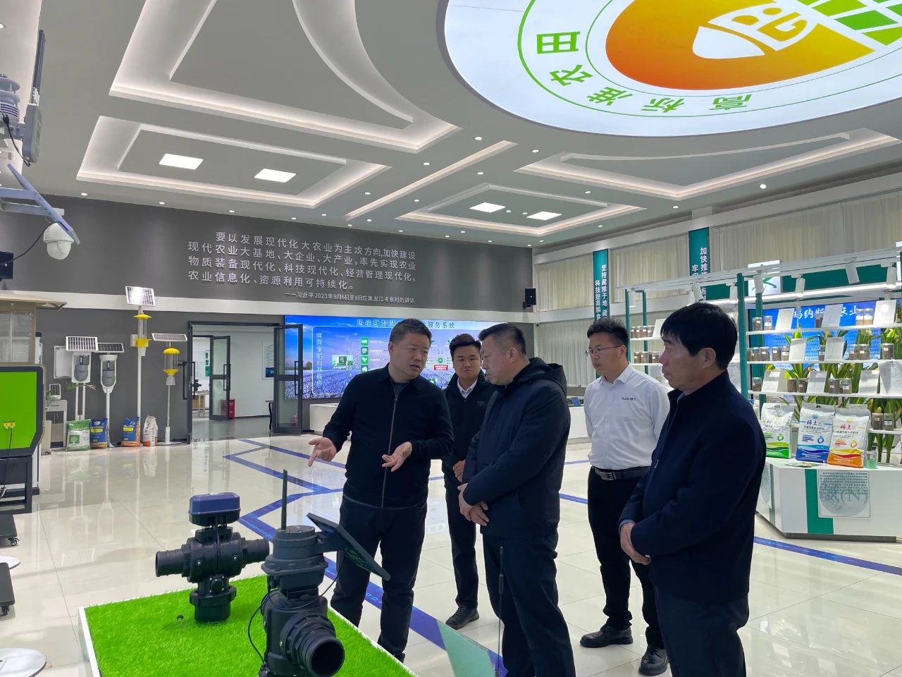 深化合作谋发展 | 甘肃省瓜州县委副书记陈玮一行到慧尔农业集团考察调研(图3)