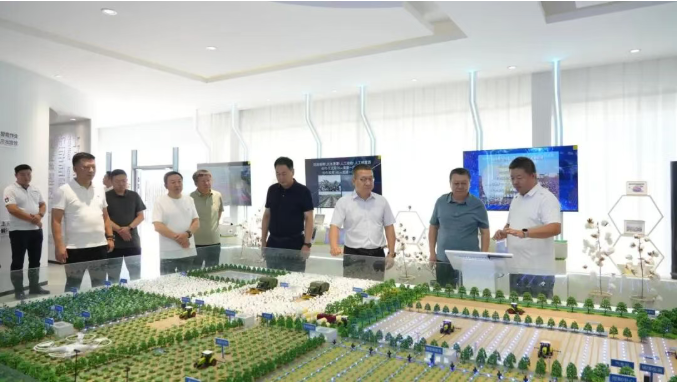 陕西省榆林市人民政府副市长沈效功一行到慧尔农业集团考察调研
