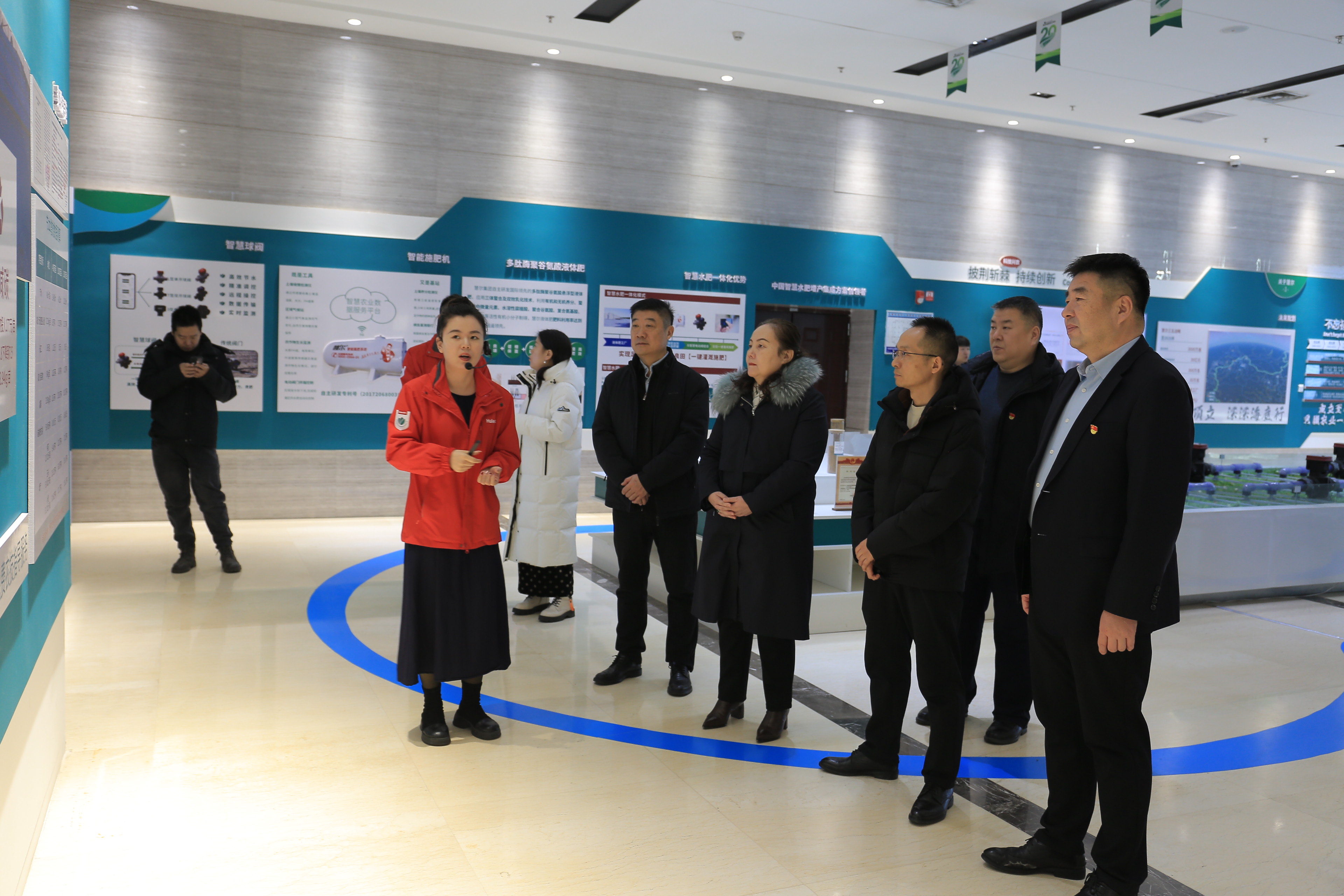 昌吉州科技局局长邓策一行到慧尔农业集团参观调研