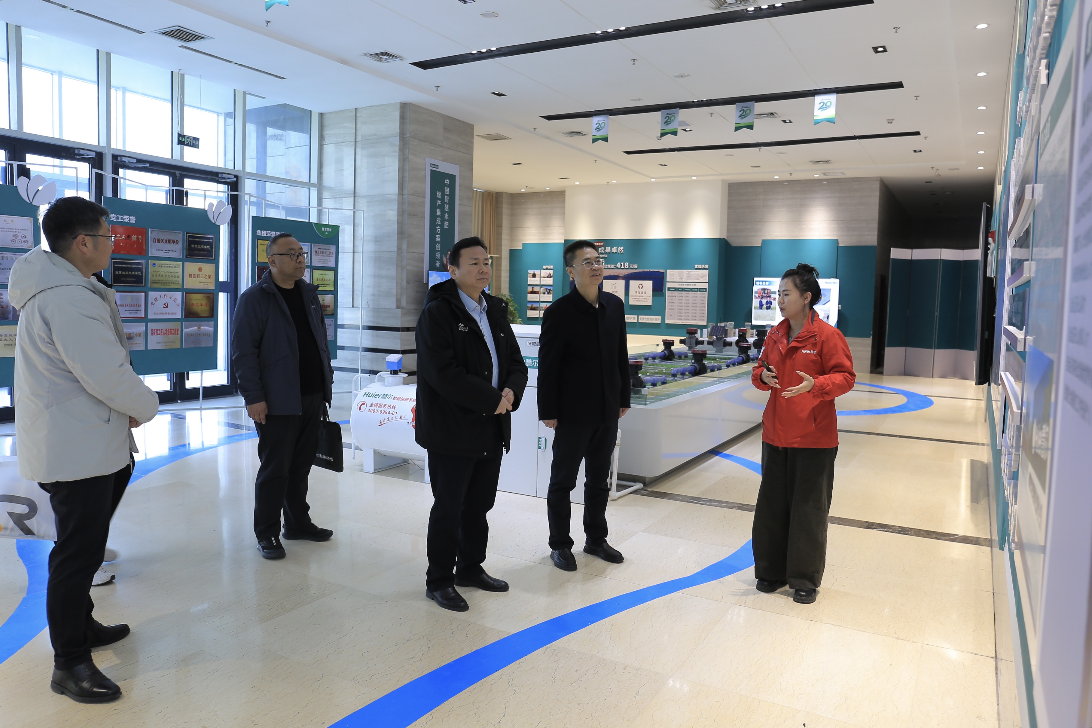 喀什大学副校长罗浩波一行到慧尔农业集团考察调研