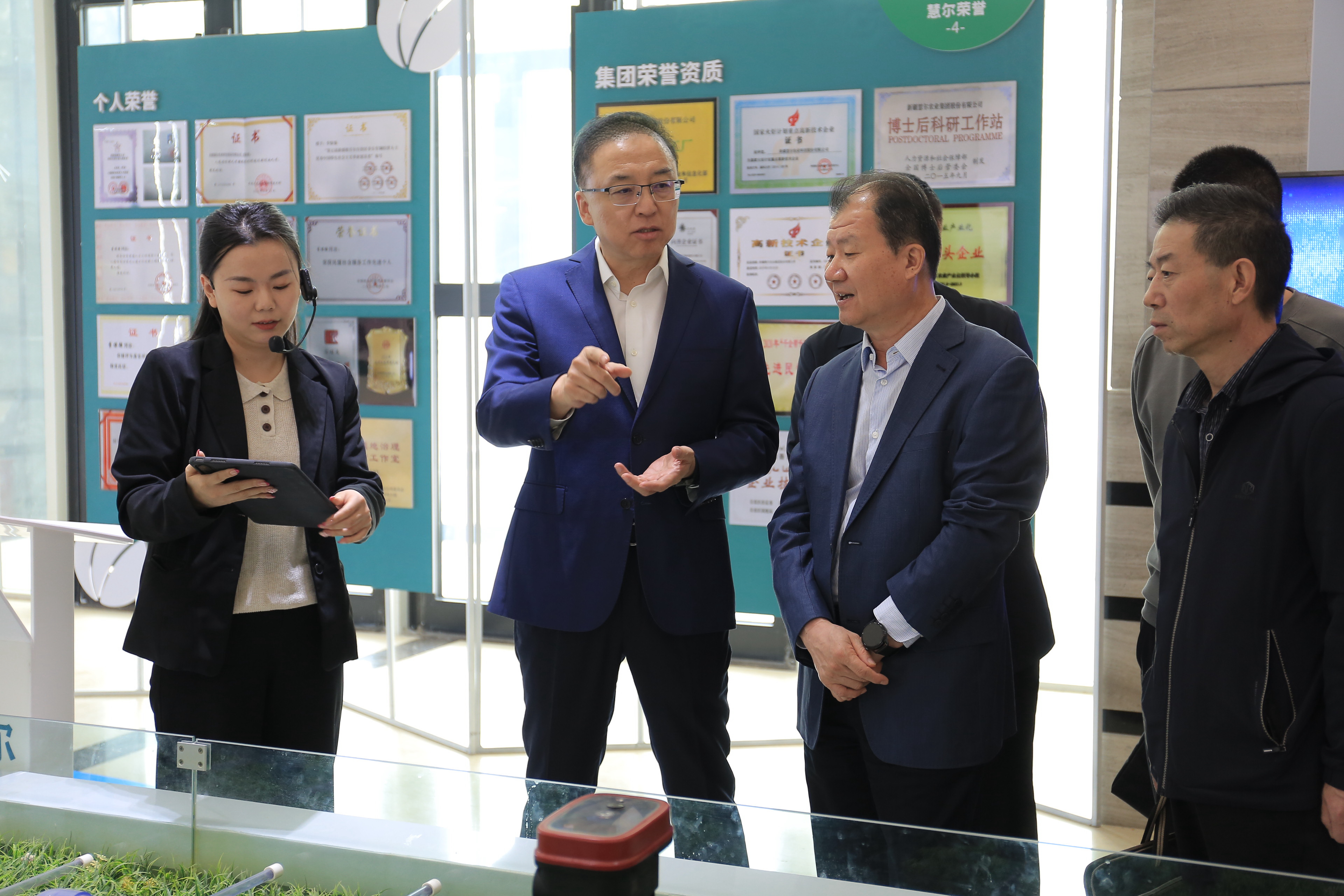 昌吉州政协党组成员、副主席周清一行到慧尔农业集团考察调研