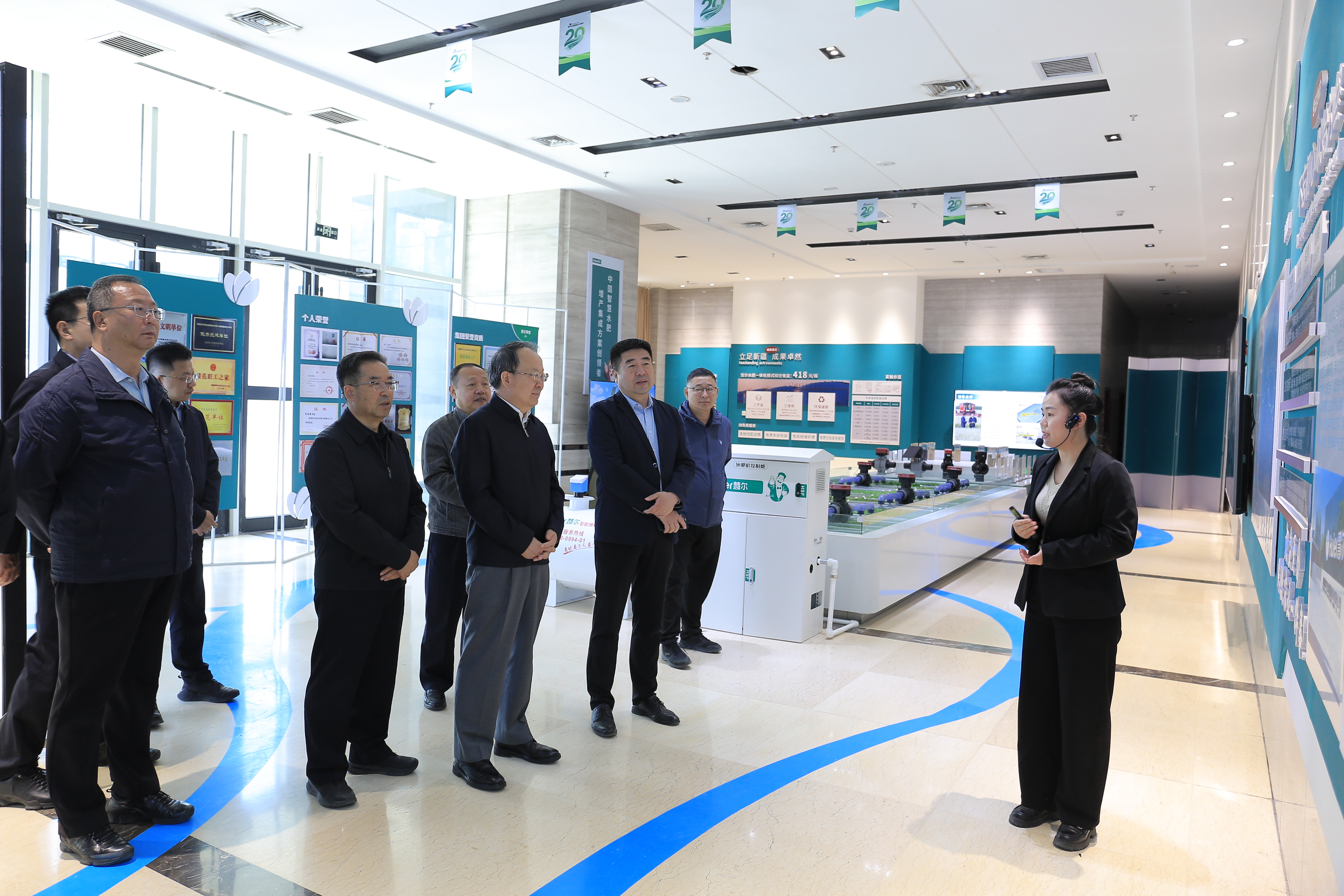 山西省政协党组成员、副主席李晓波一行到慧尔农业集团考察调研(图1)