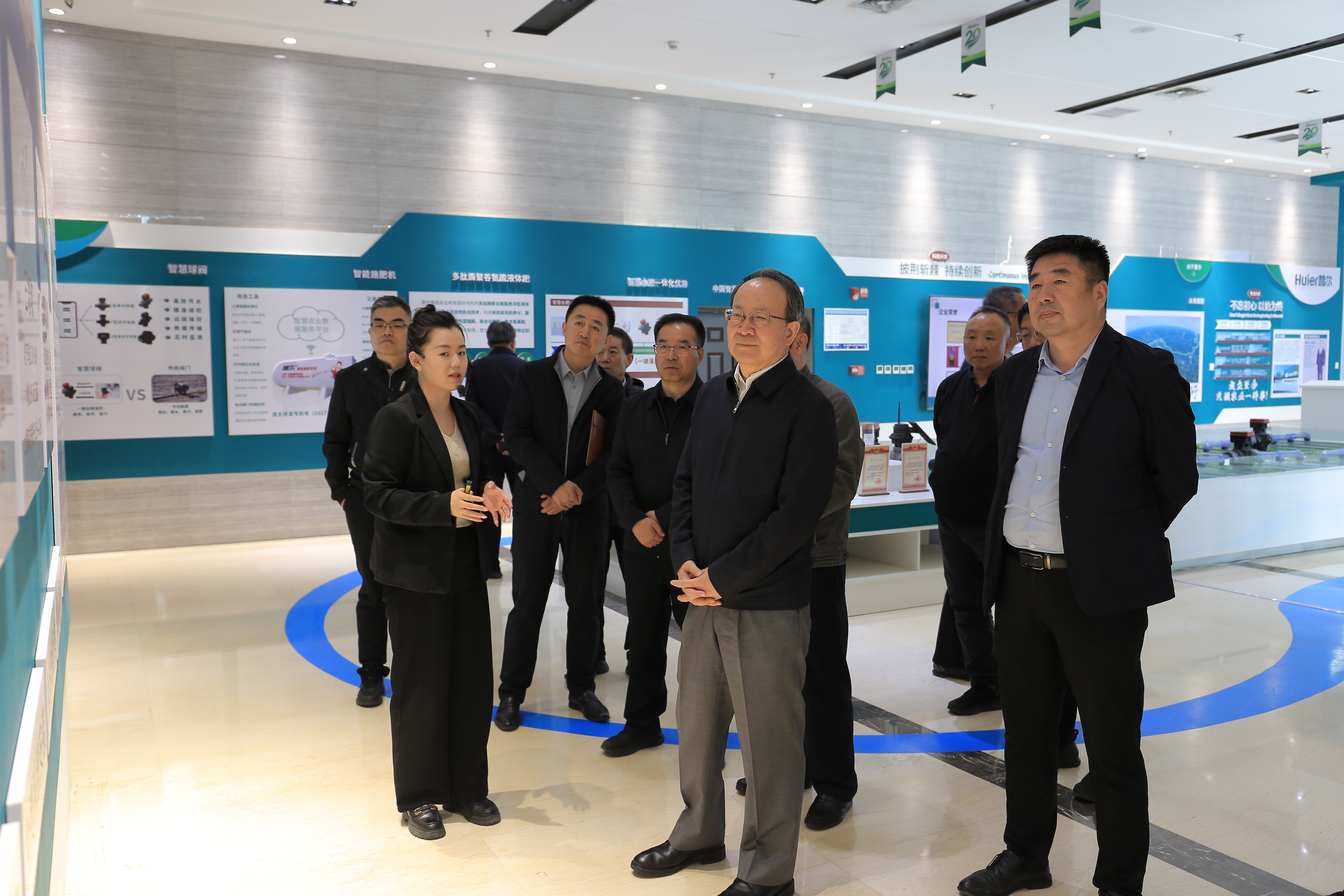 山西省政协党组成员、副主席李晓波一行到慧尔农业集团考察调研(图2)