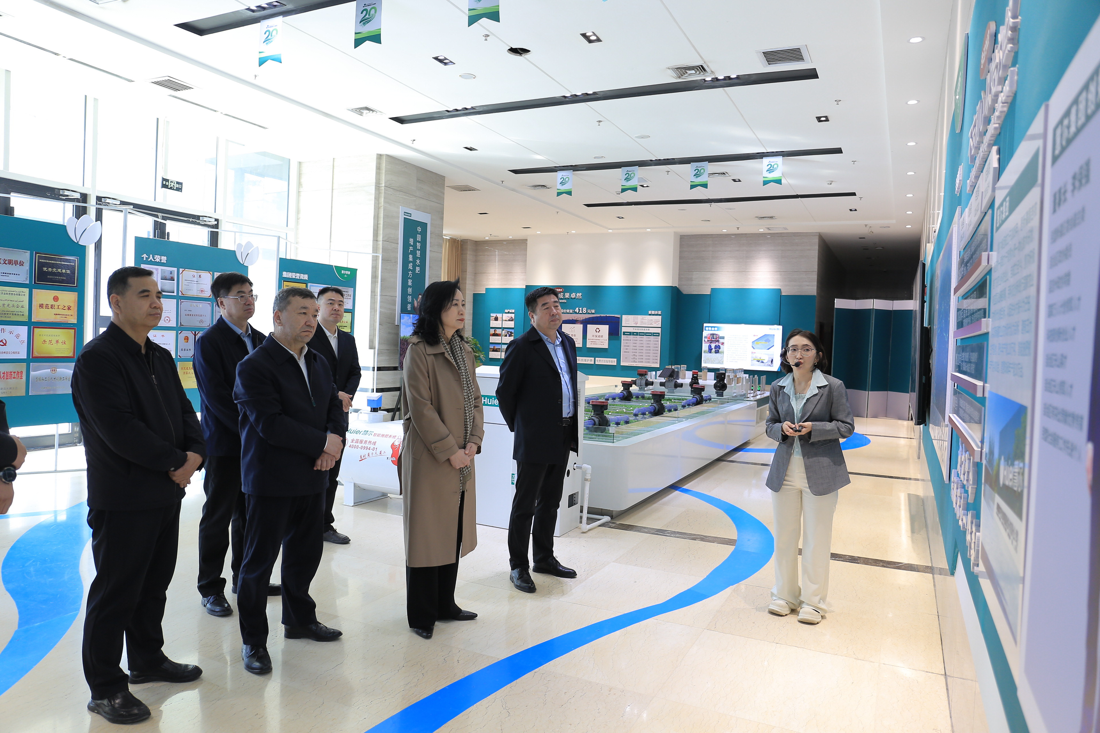 山东省委外办主任、省对外友好协会会长陈白薇一行到慧尔农业集团参观考察