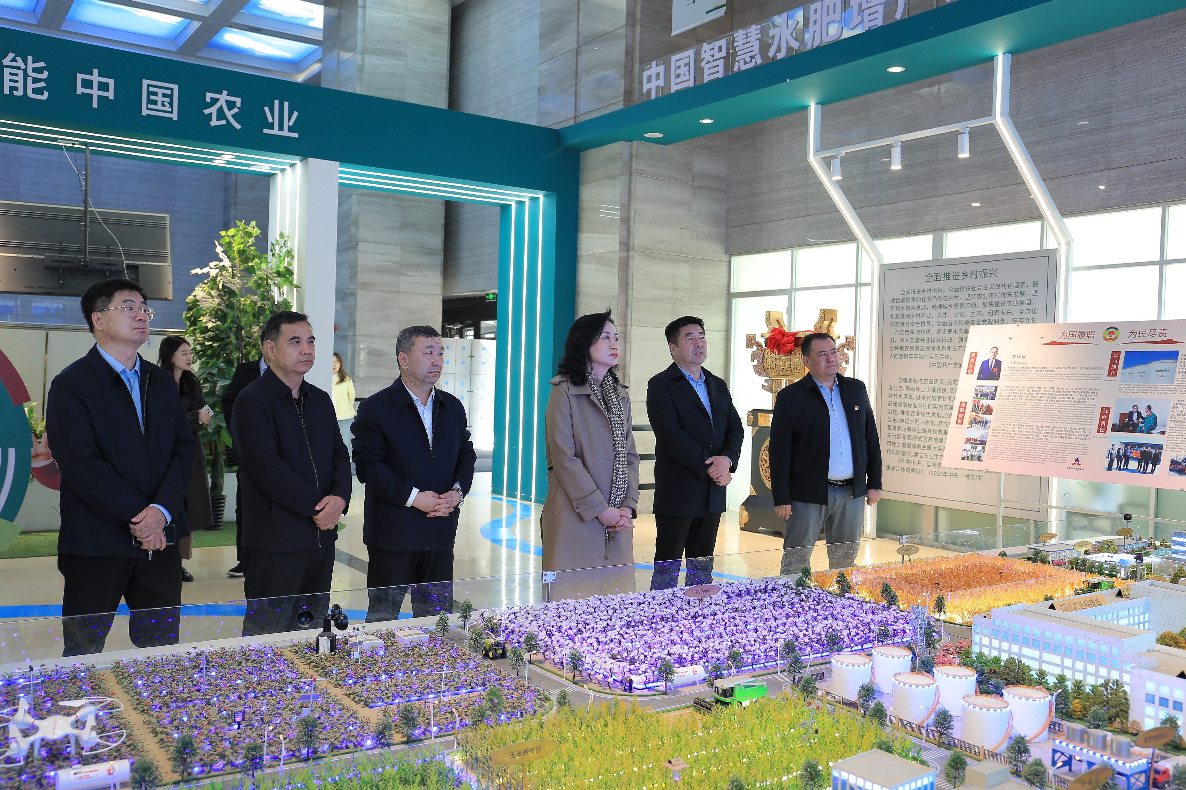 山东省委外办主任、省对外友好协会会长陈白薇一行到慧尔农业集团参观考察(图3)