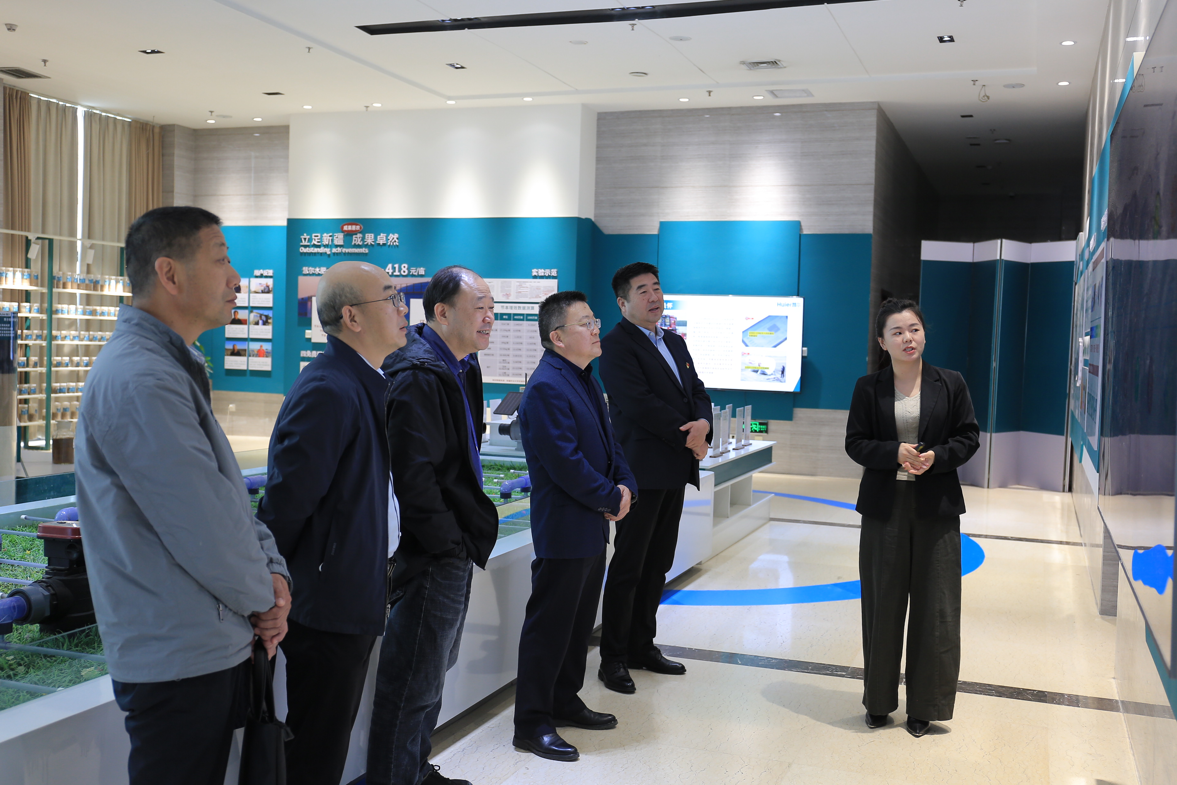 新疆水利水电科学研究院王新涛院长一行到慧尔农业集团参观交流