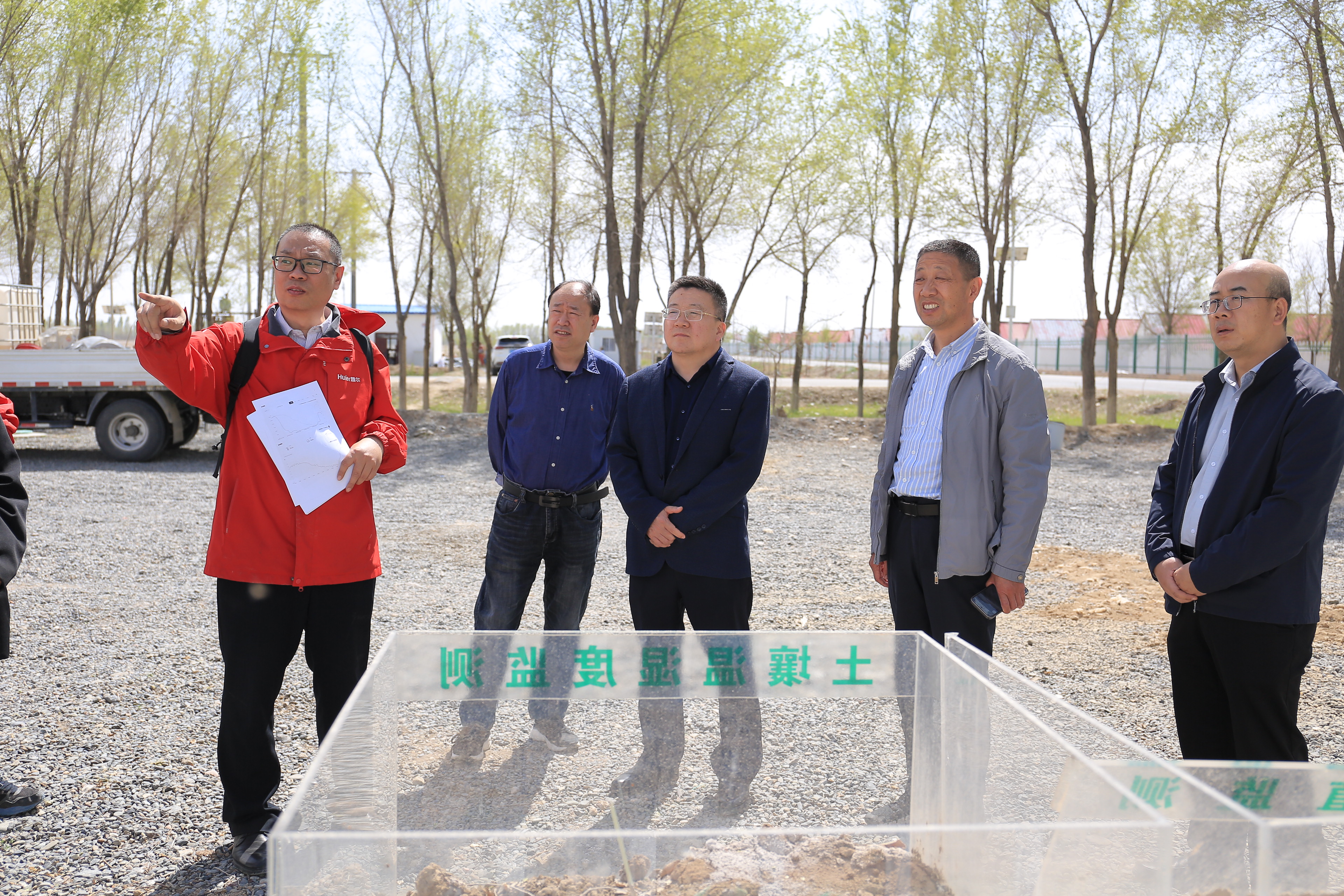 新疆水利水电科学研究院王新涛院长一行到慧尔农业集团参观交流(图2)