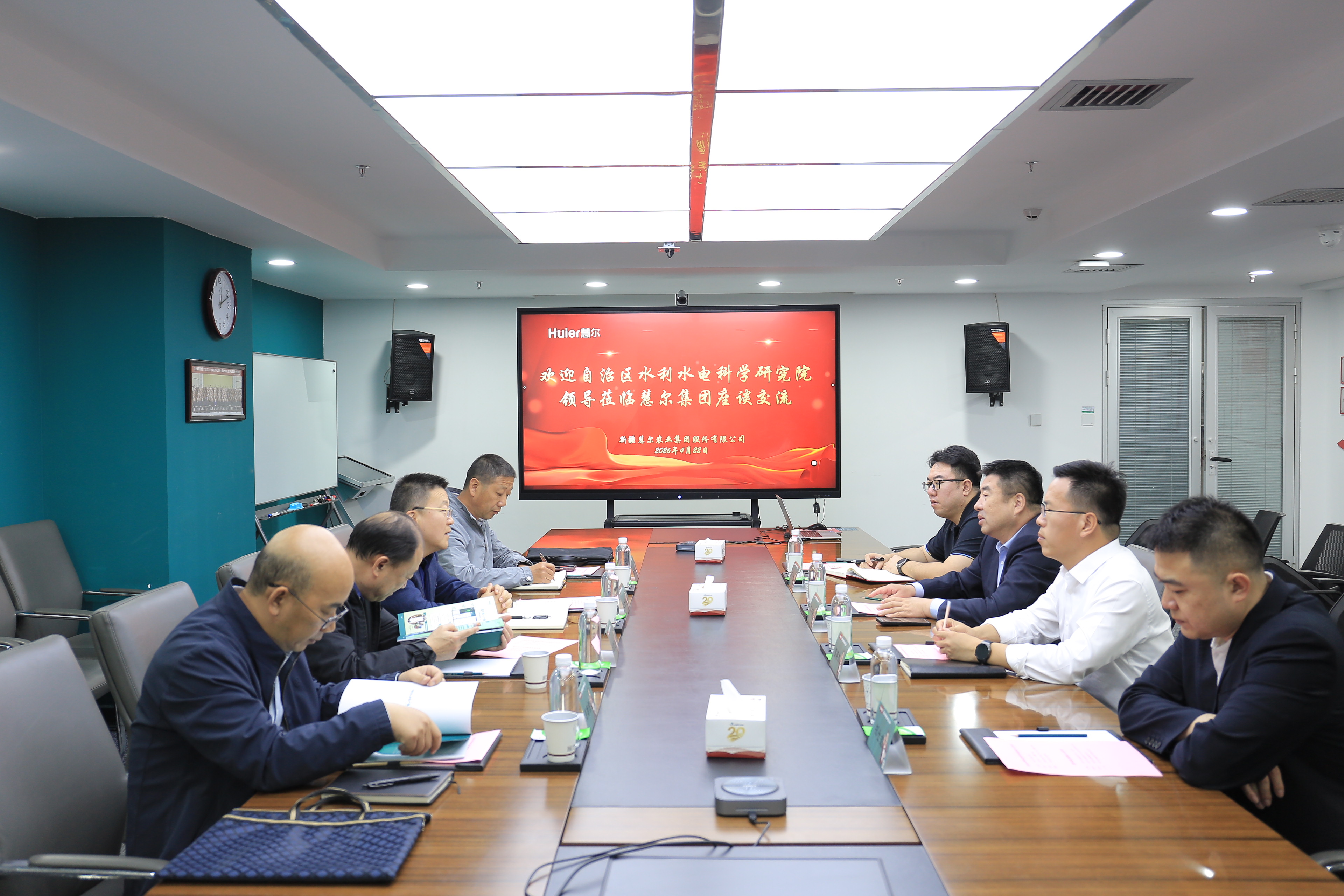 新疆水利水电科学研究院王新涛院长一行到慧尔农业集团参观交流(图3)