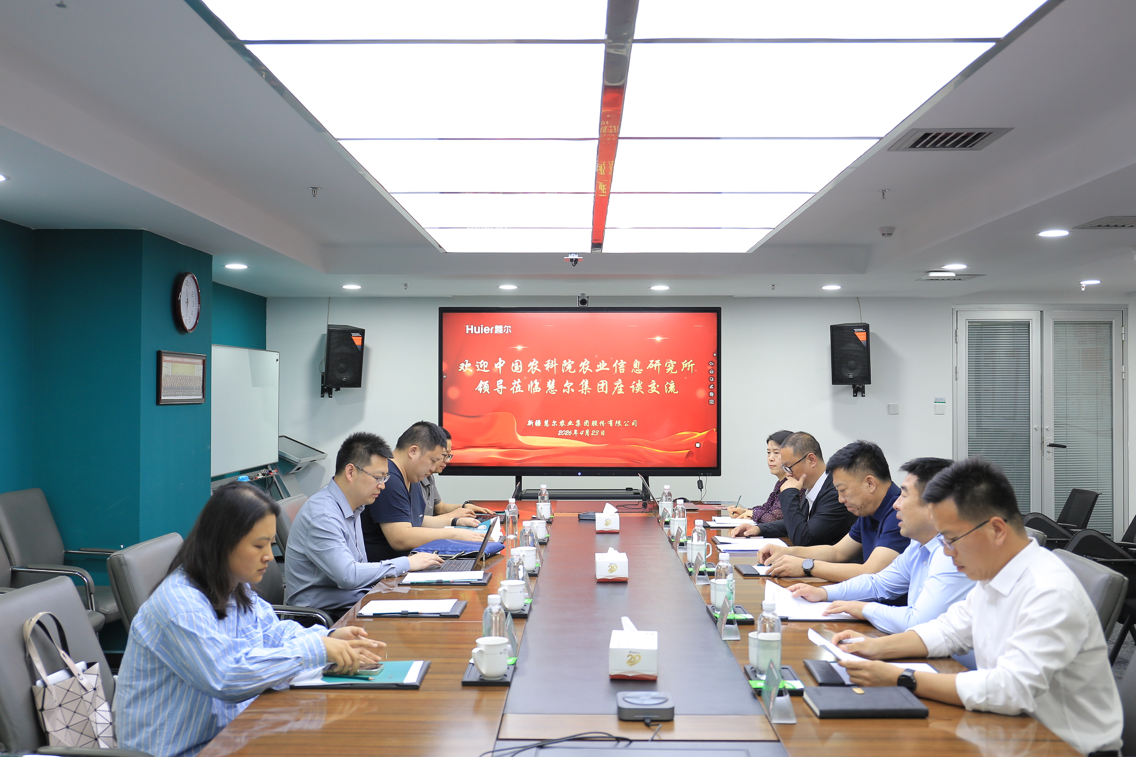 中国农业科学院农业信息研究所大数据与知识服务创新团队执行首席、主任寇远涛一行到慧尔农业集团考察调研(图3)