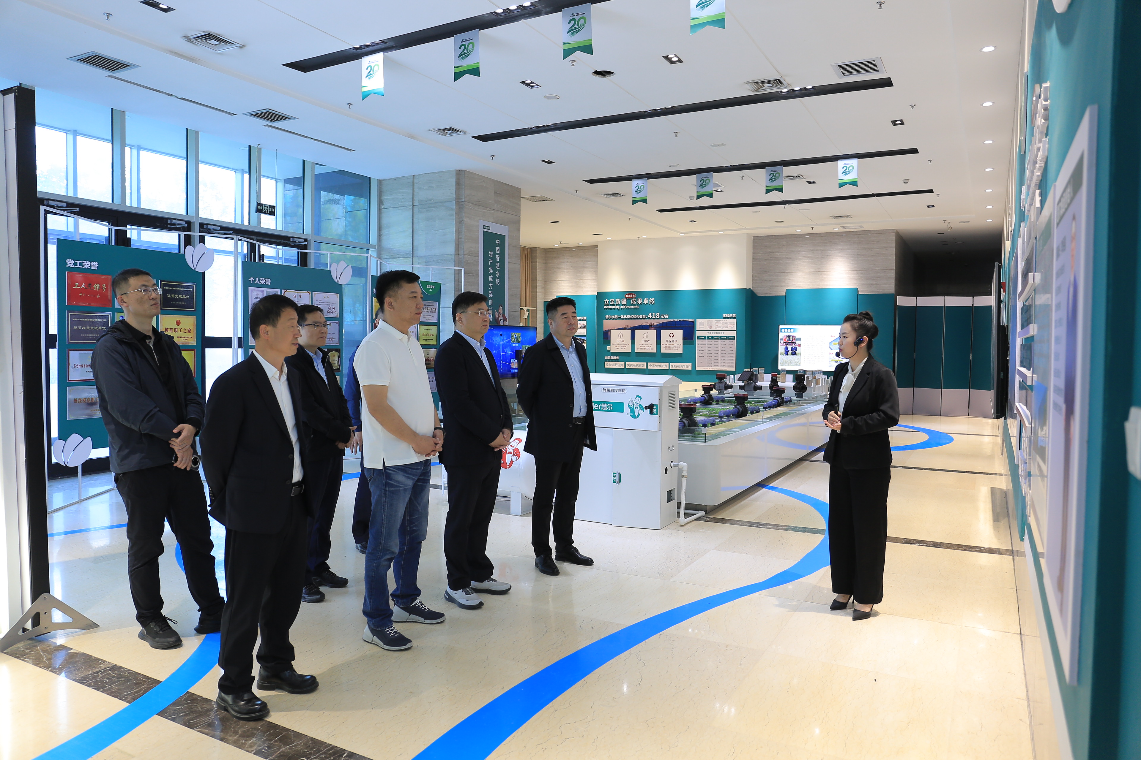 北京市大兴区委书记初军威一行到慧尔农业集团考察调研