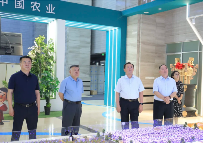 昌吉州人大常委会党组成员、副主任阿依肯·达尼尔一行到慧尔农业集团考察调研(图2) 昌吉州人大常委会党组成员、副主任阿依肯·达尼尔一行到慧尔农业集团考察调研(图2)
