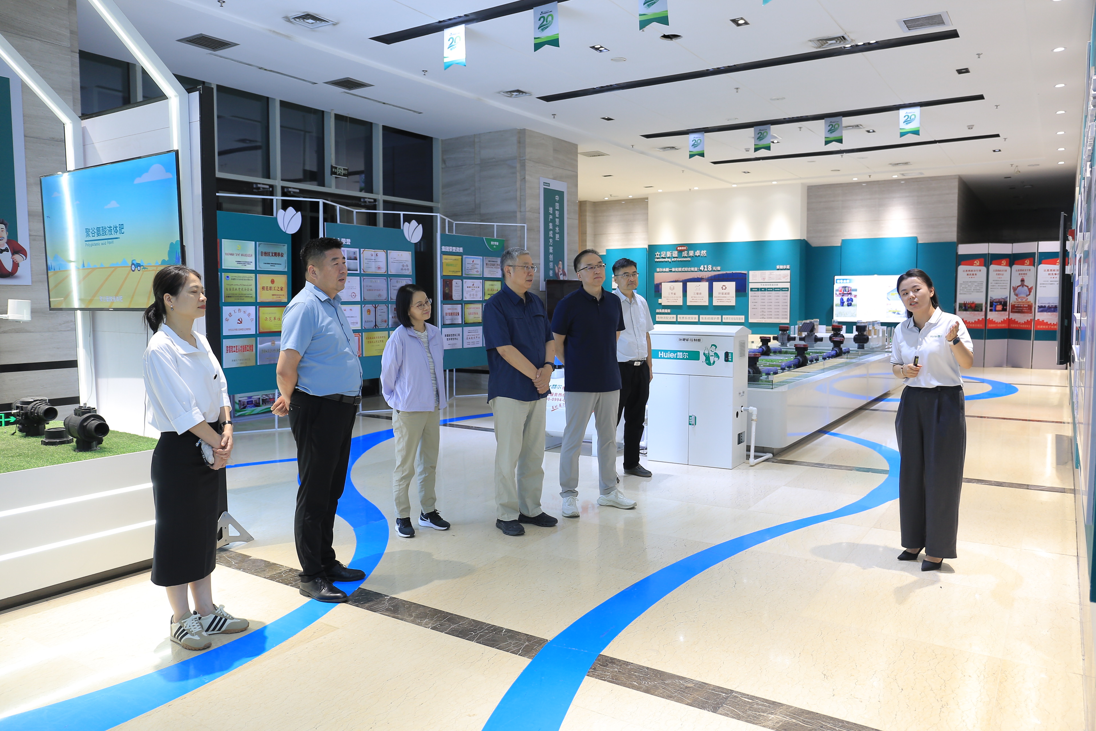 民盟中央副主席、中国科学院院士田刚一行到慧尔农业集团考察调研(图1)