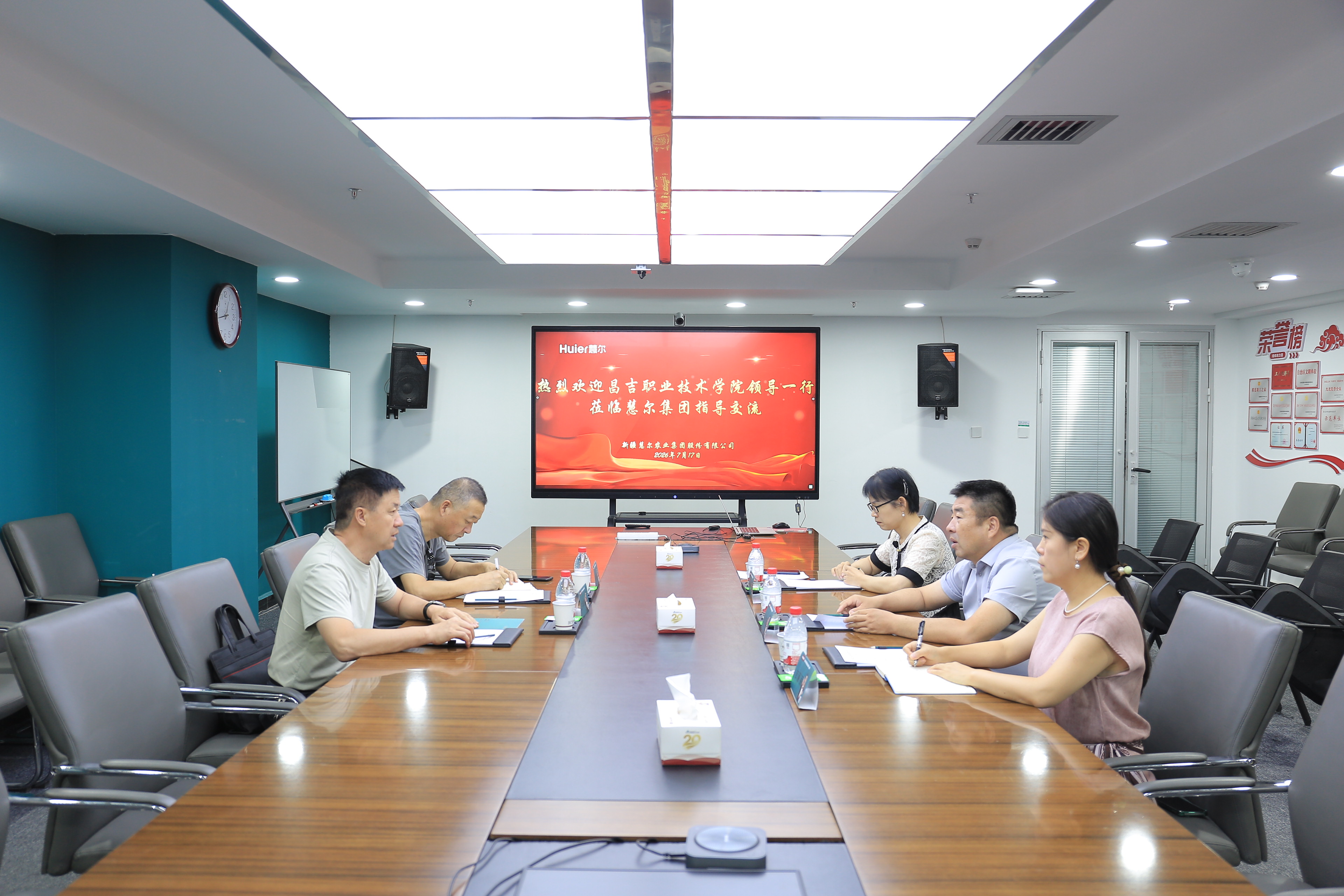 昌吉职业技术学院党委委员、副院长王军德一行到慧尔农业集团考察调研(图3)
