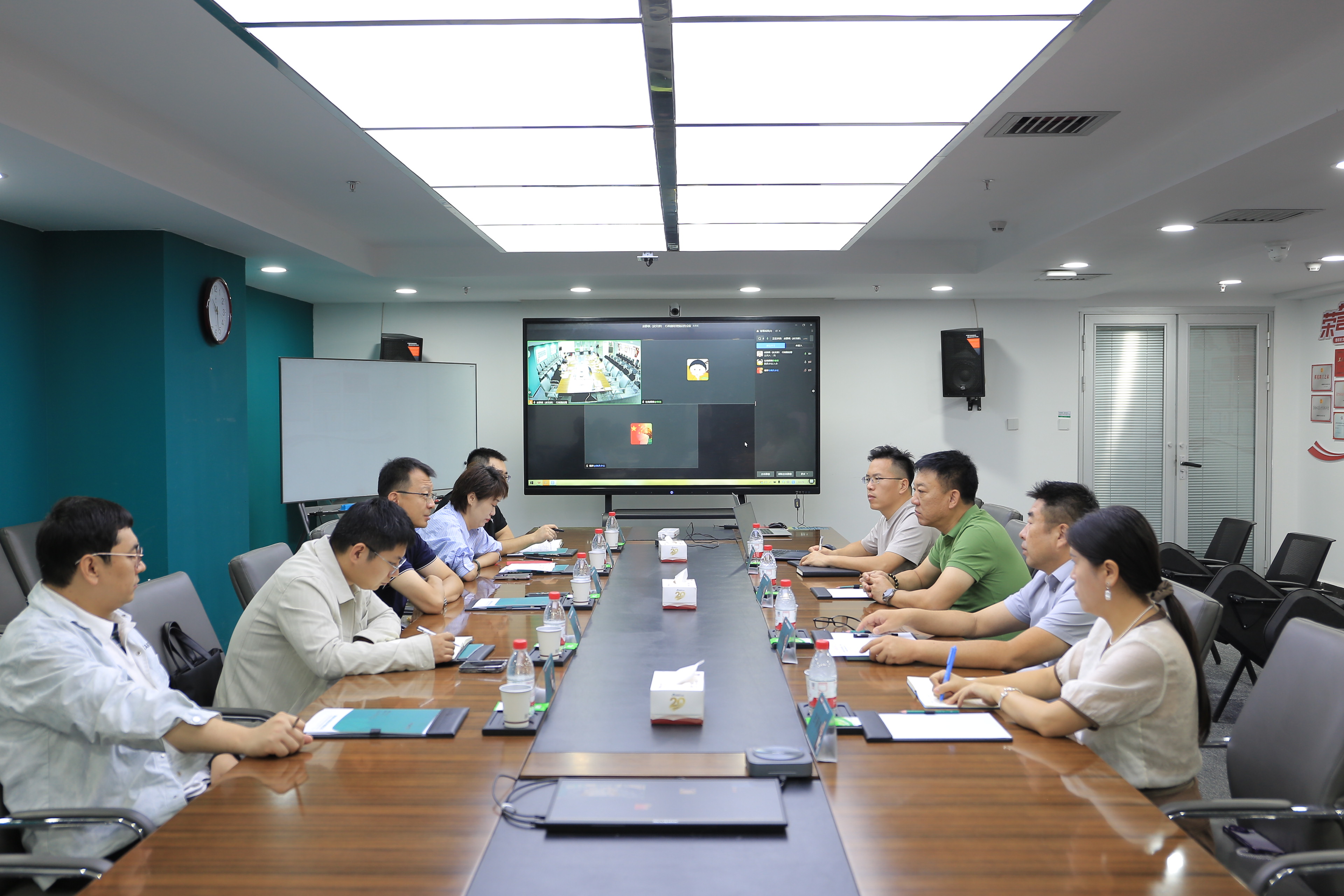 昌吉州数字化发展局党组成员、副局长刘晓泉一行到慧尔农业集团考察调研