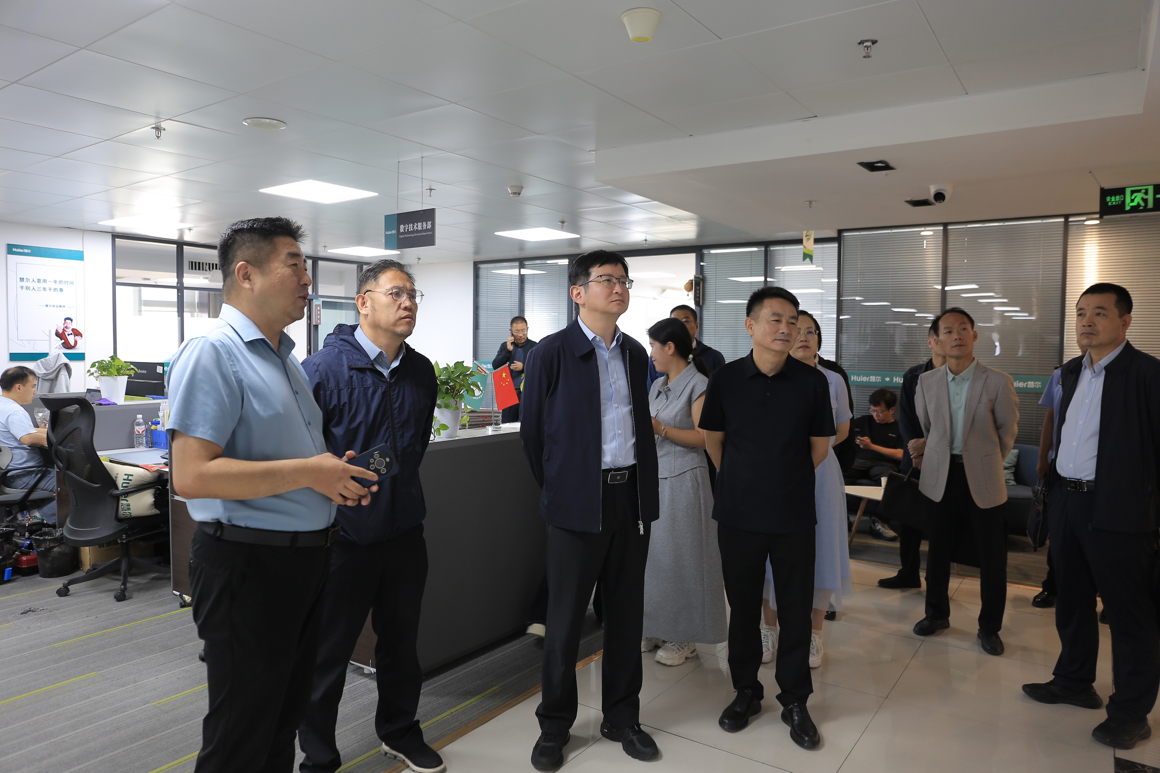 国家知识产权局专利局专利审查协作湖北中心党委委员、副主任李牧一行到慧尔农业集团考察调研(图1)