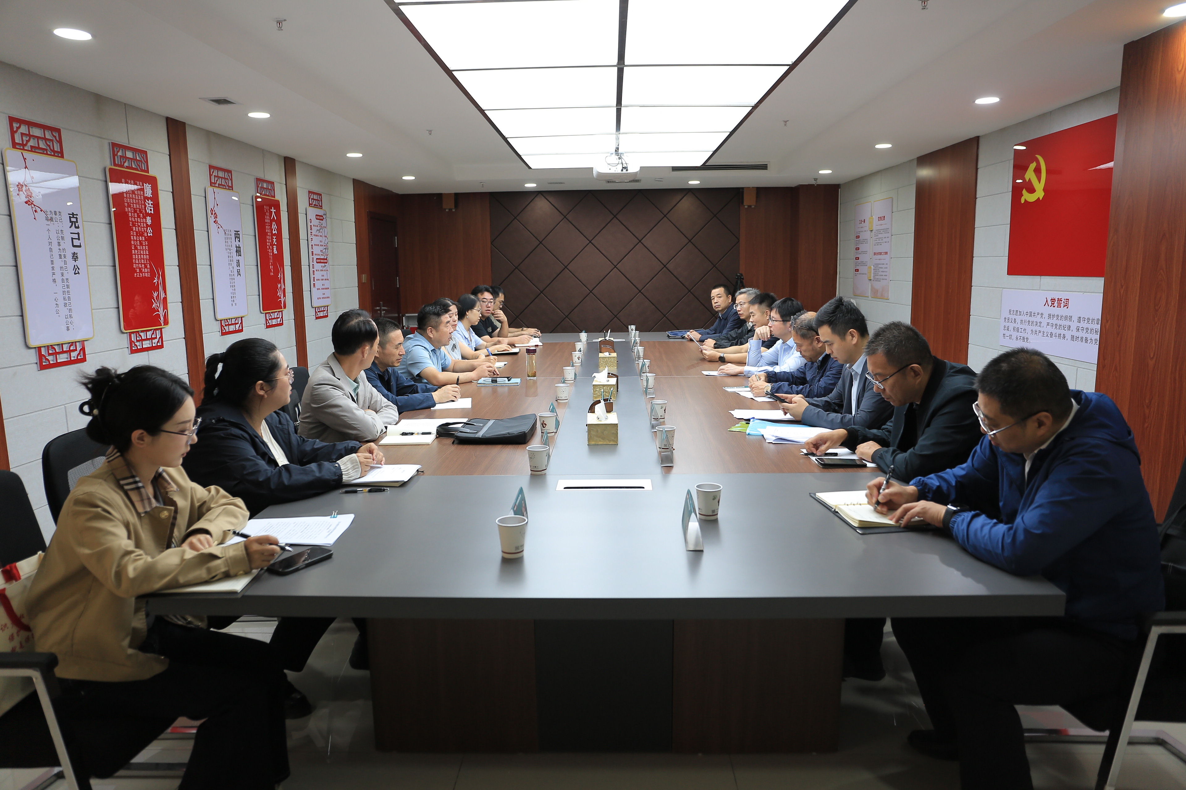 国家知识产权局专利局专利审查协作湖北中心党委委员、副主任李牧一行到慧尔农业集团考察调研(图2)