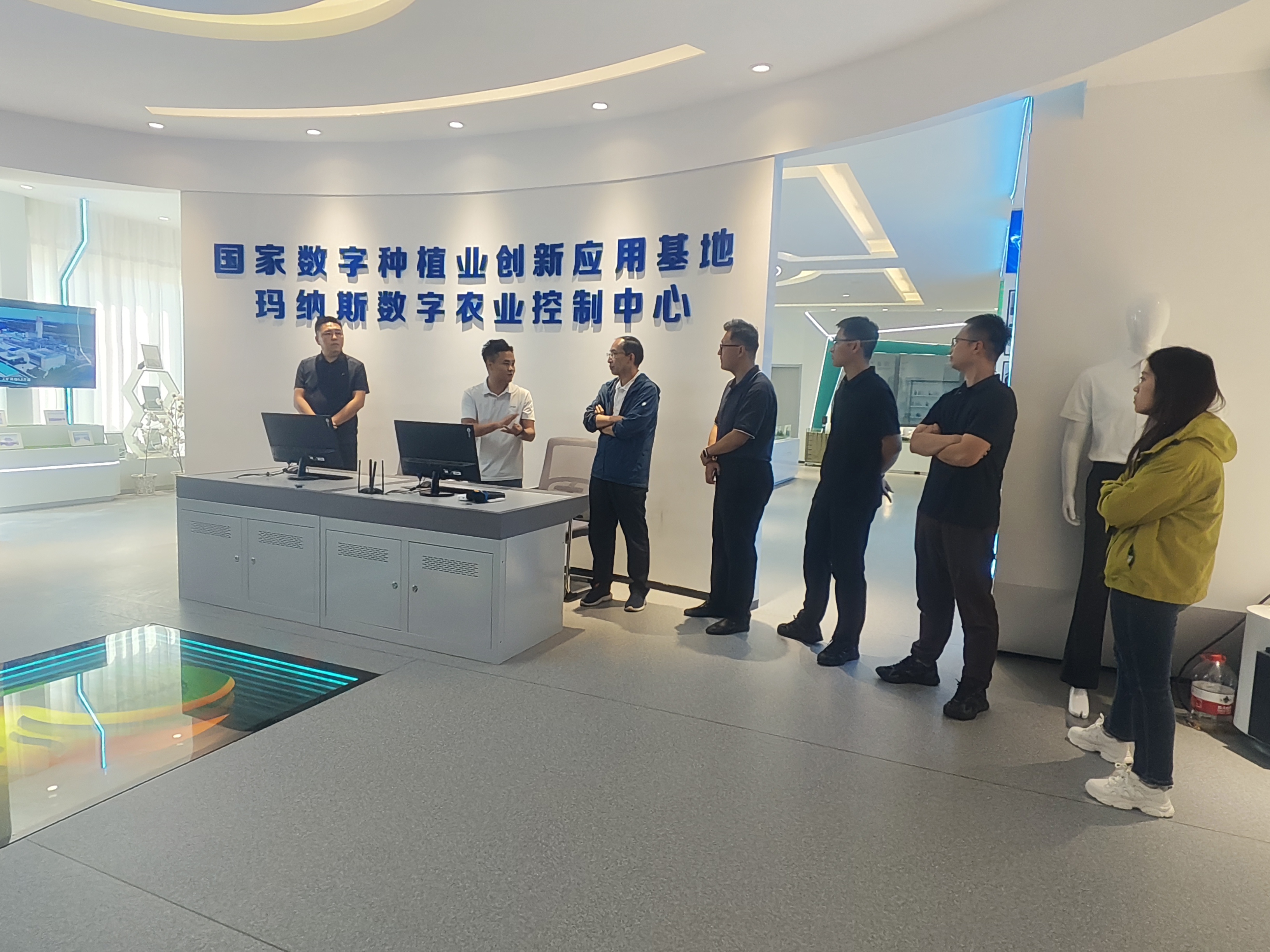 中国农科院农业经济与发展研究所党委书记毛世平一行到慧尔农业集团考察调研(图3) 中国农科院农业经济与发展研究所党委书记毛世平一行到慧尔农业集团考察调研(图3)