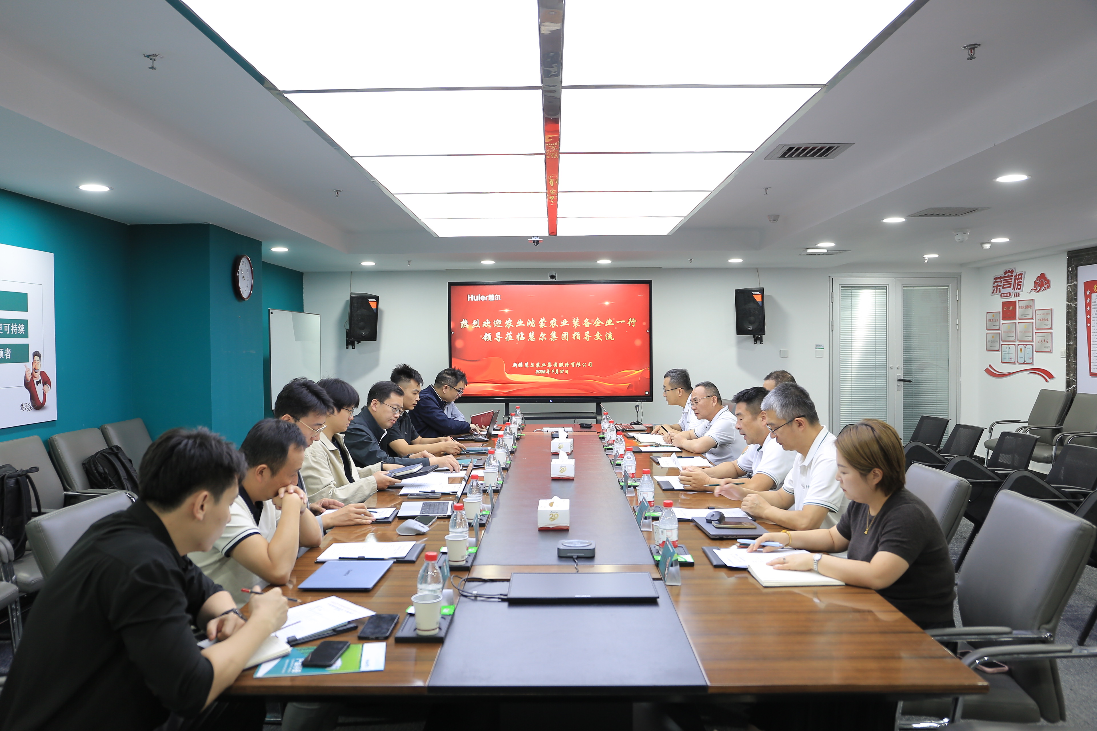 农业农村部大数据发展中心联络开发处处长赵虎一行到慧尔农业集团考察调研(图2)