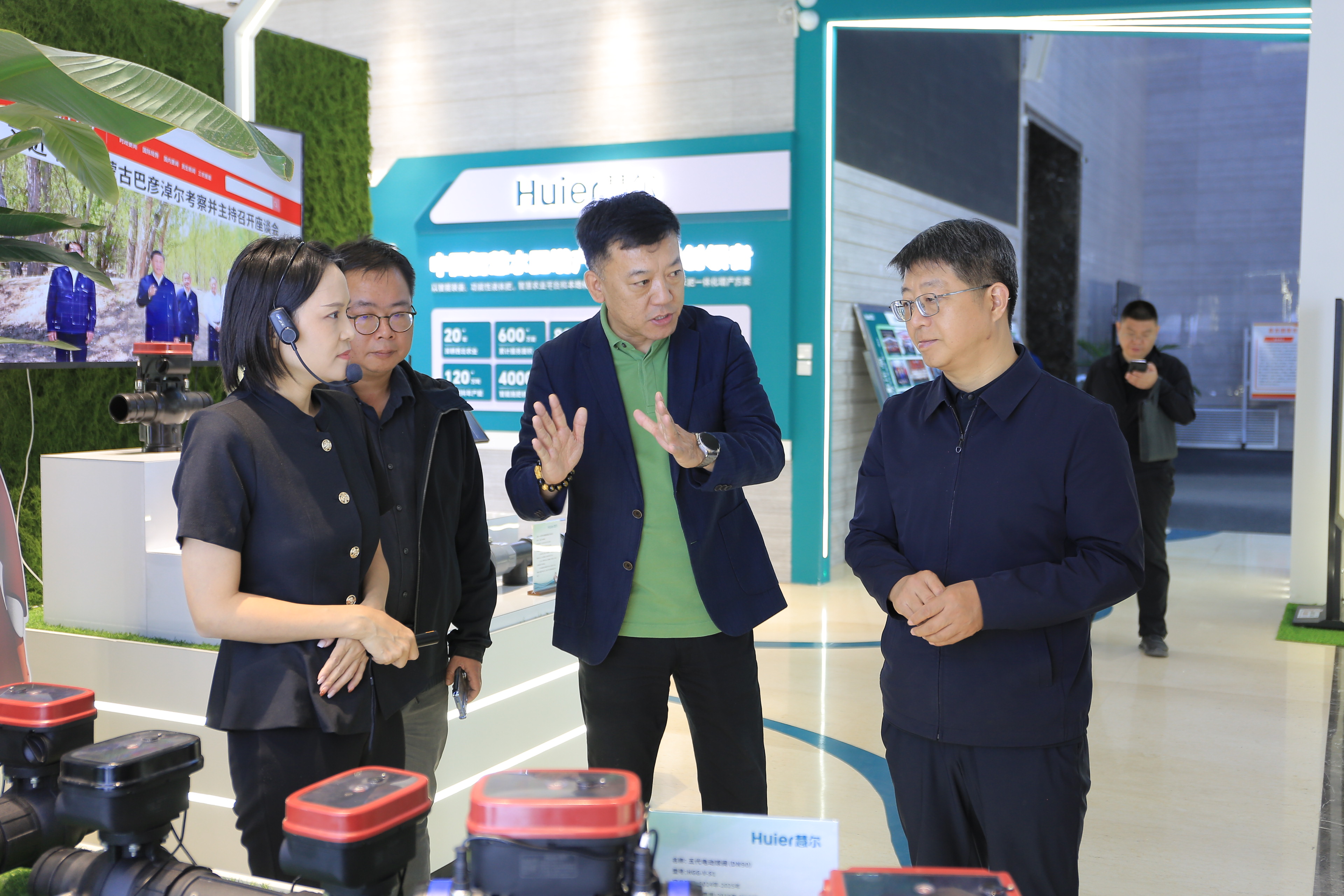 昌吉州党委副书记、山西援疆前方指挥部总指挥程永平一行到慧尔农业集团考察调研(图4)